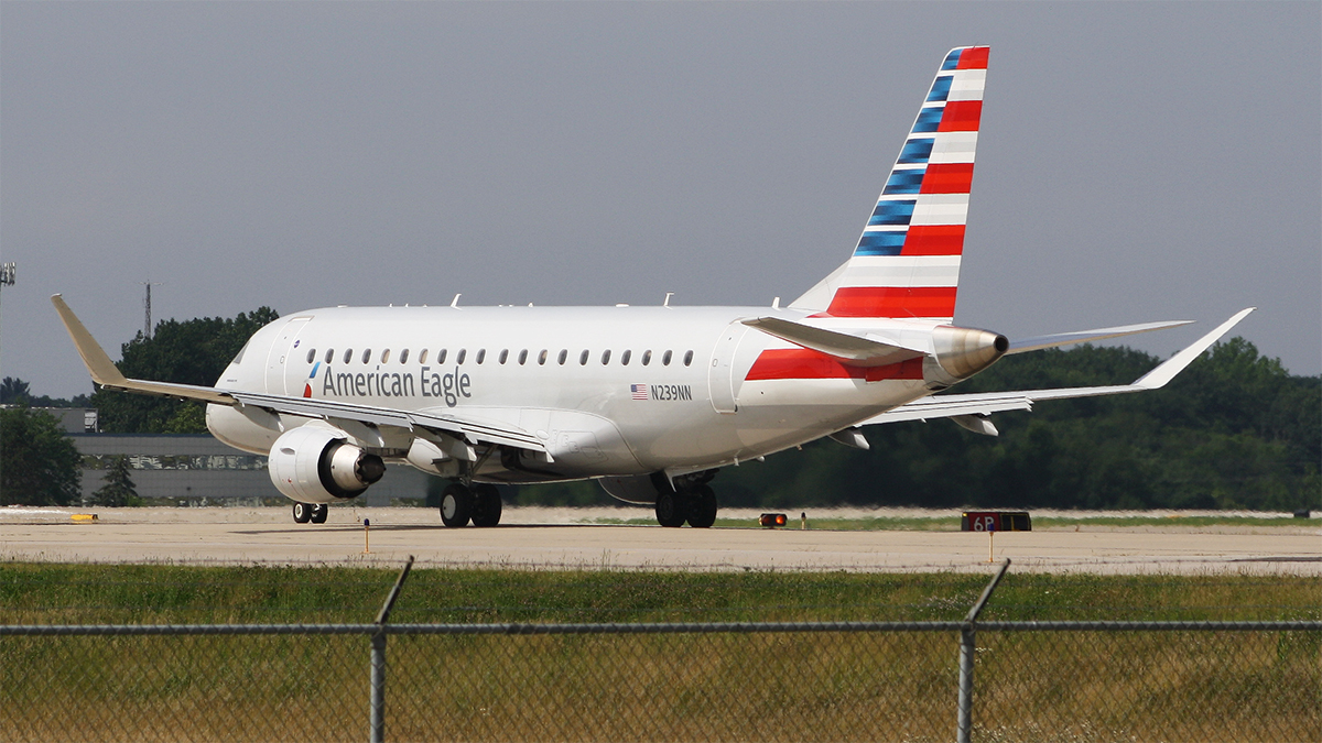 Full size: American Eagle Embraer E175 N239NN at Cleveland-Hopkins International Airport